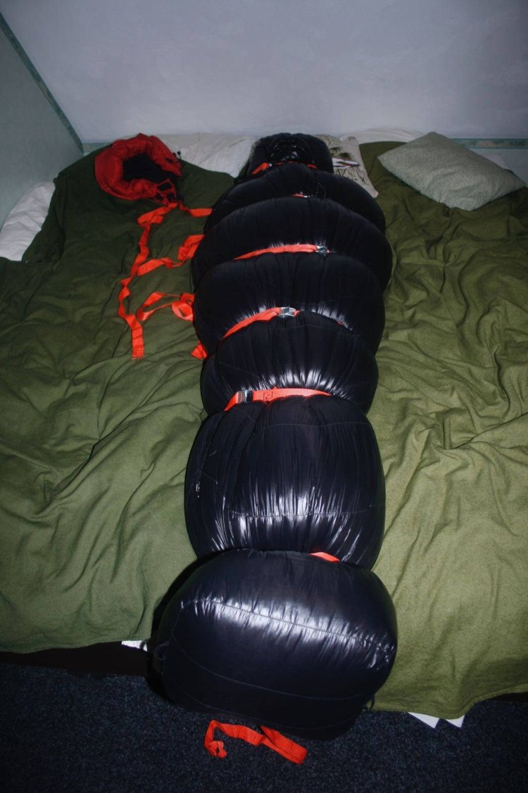 Мумификация в спальном мешке