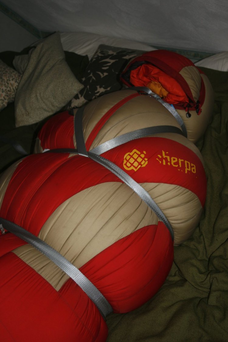 Бондаж в спальном мешке