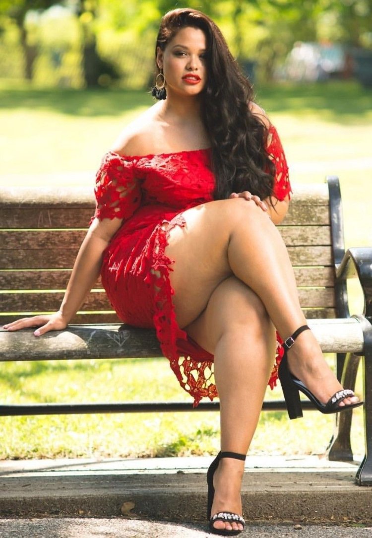 Красотки с пухлыми ножками