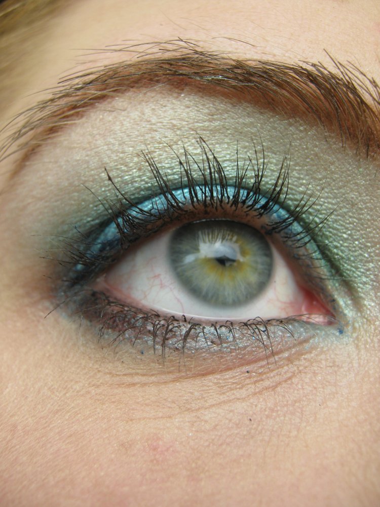 Серо голубые глаза