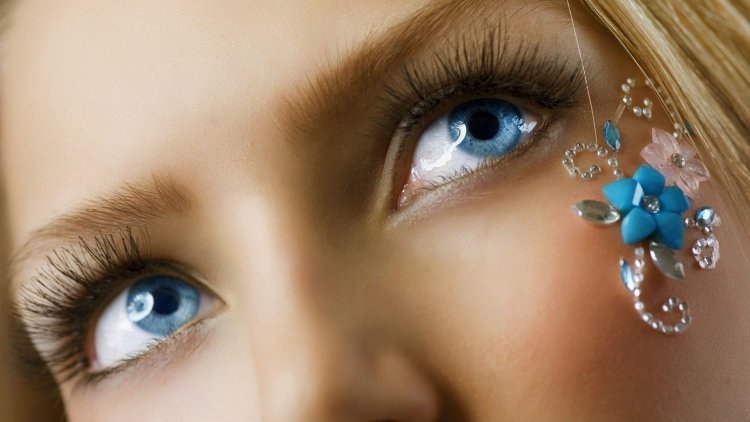 Красивая глаза