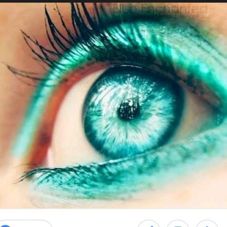 Изумрудно зеленый цвет глаз