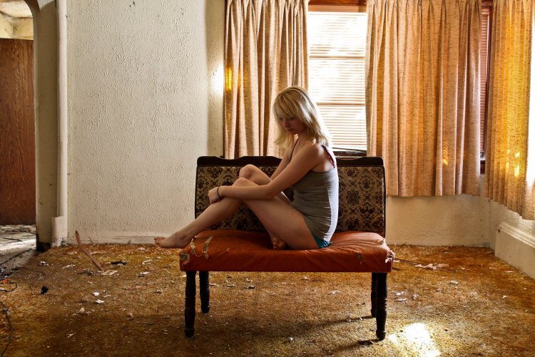 Девушки босиком дома частные личные