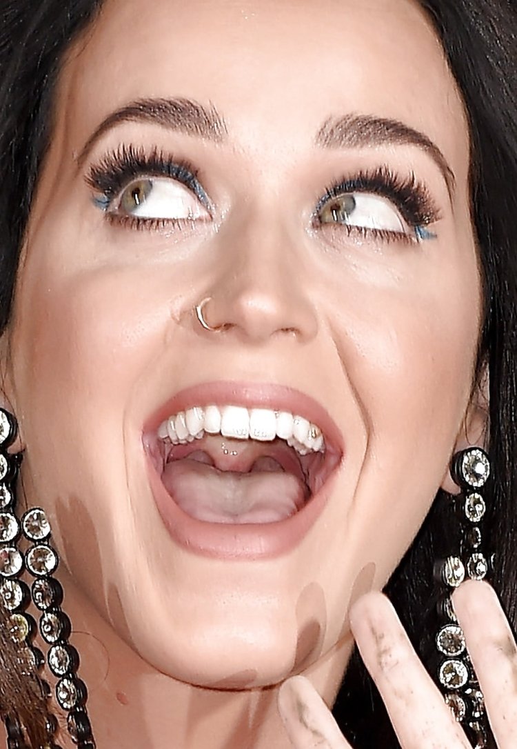 Кэти Перри зубы