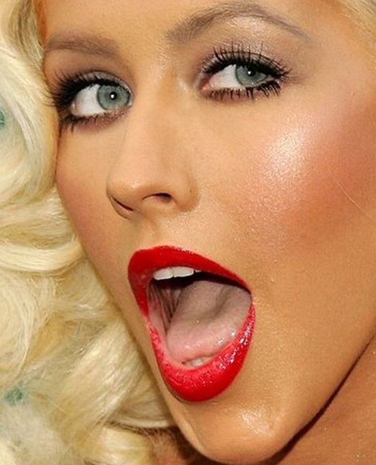 Кристина Агилера рот