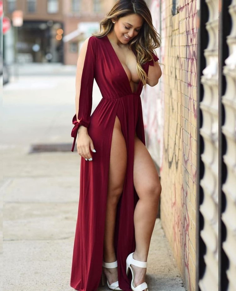 Лаура Иветте в платье