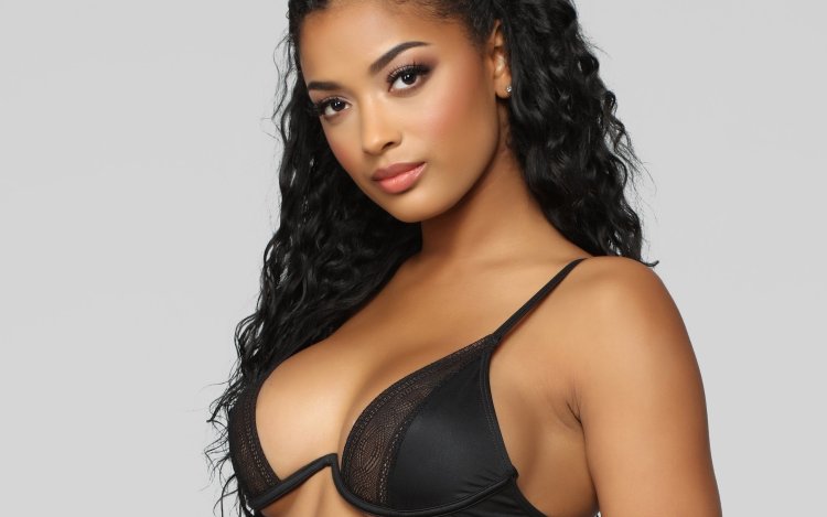 Даниэль Николь модель мулатка