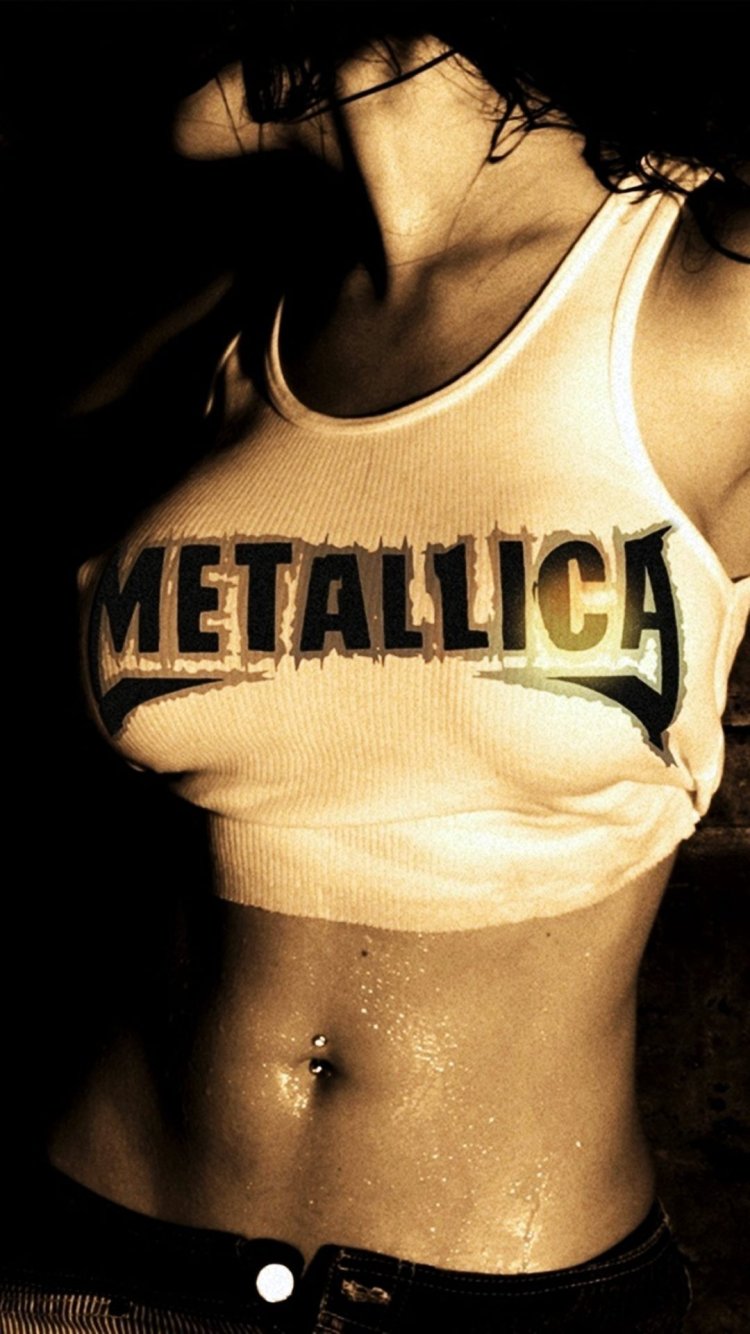 Девушка в майке