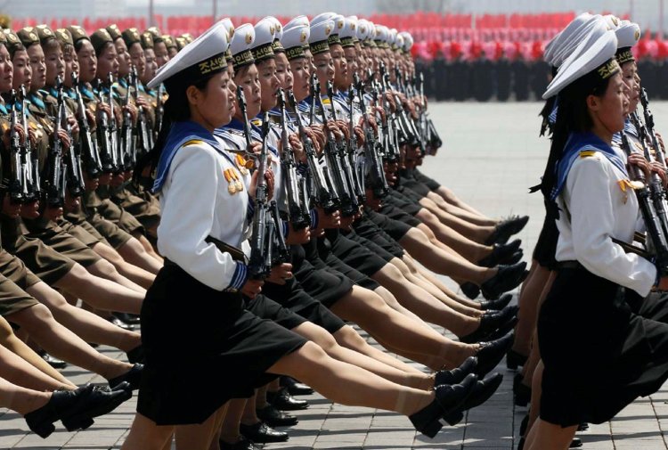 Северная Корея маршируют