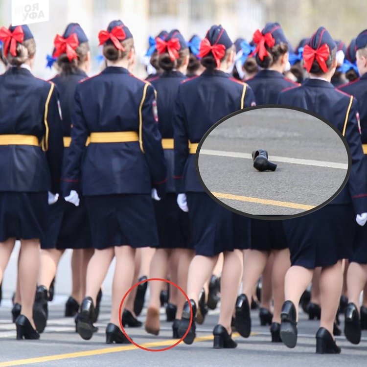 Девушки на параде 9 мая