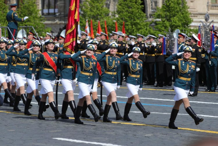 Женщины на параде победы