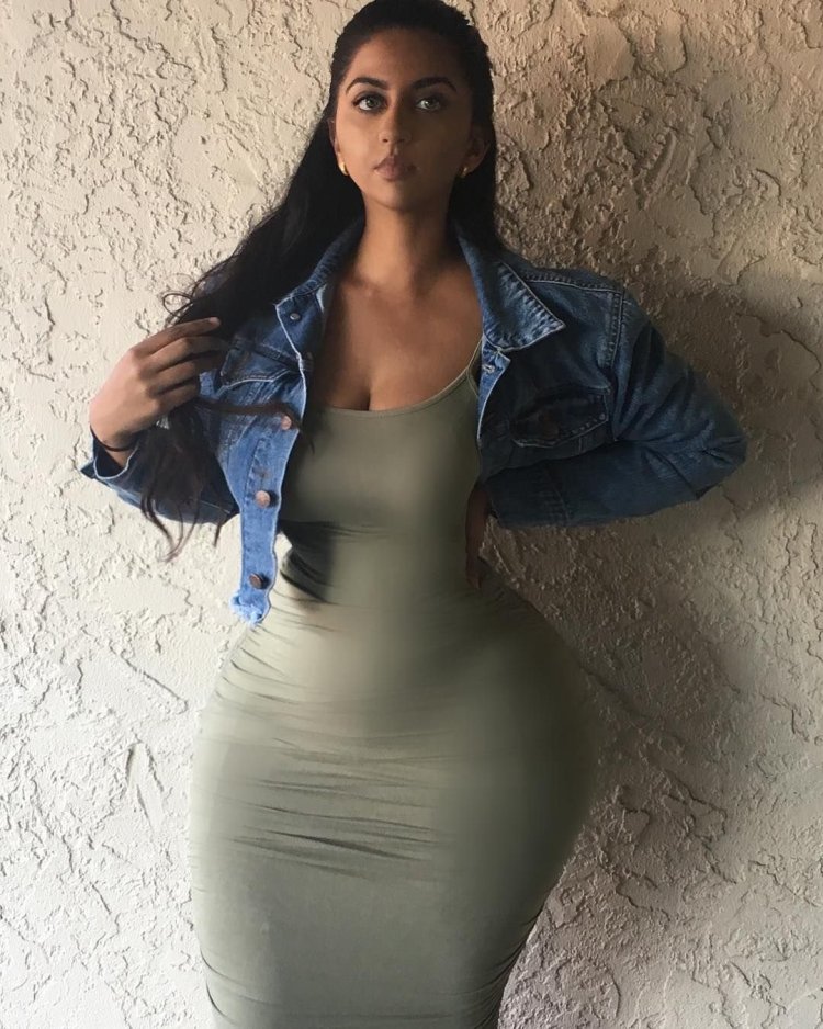 Широкие бедра в обтягивающих платьях