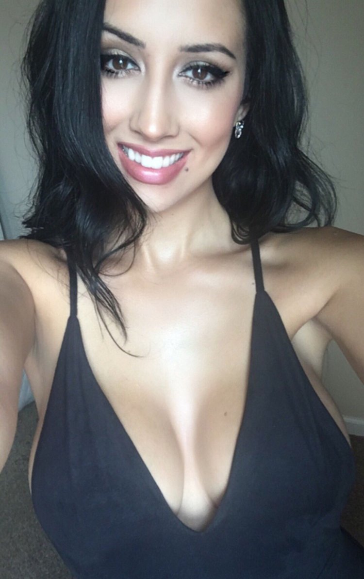 Армянка декольте