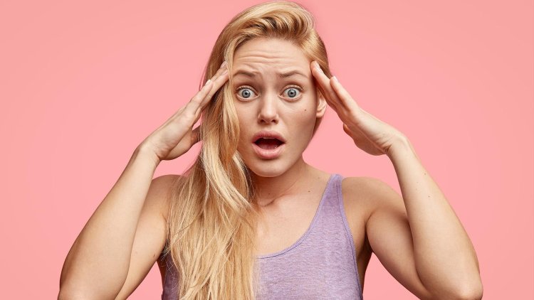 Лицо удивленной девушки