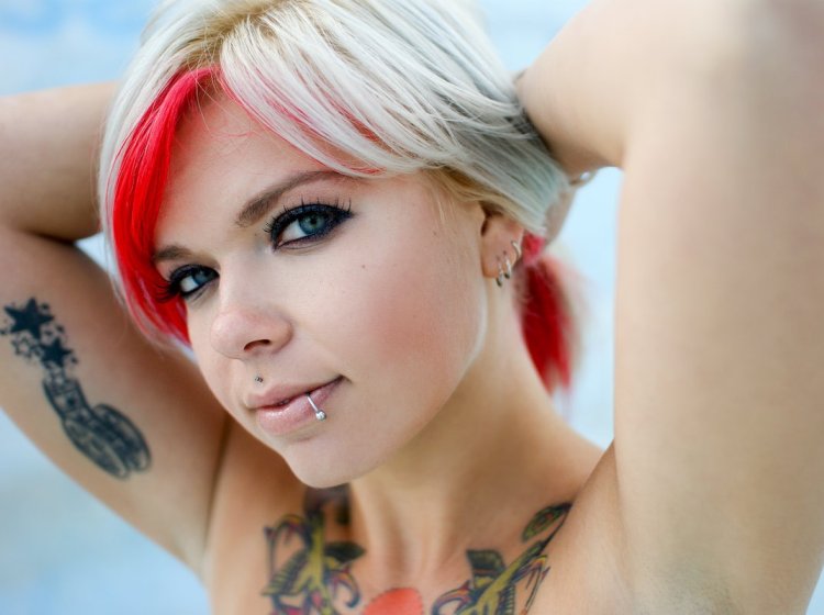 Девушки с проколотыми сосками