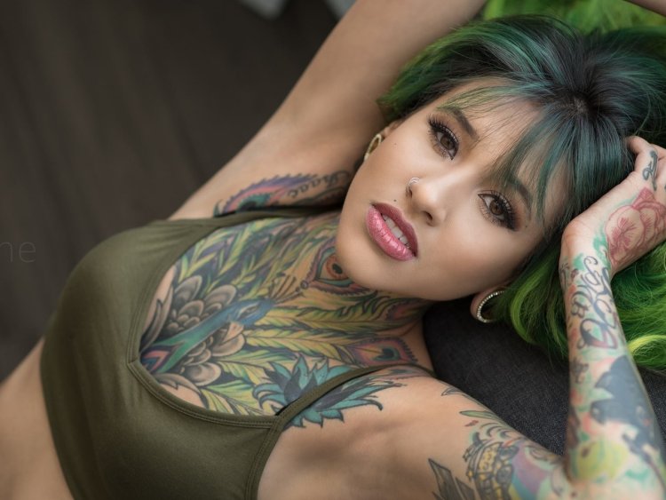 Пирсинг и тату у девушек