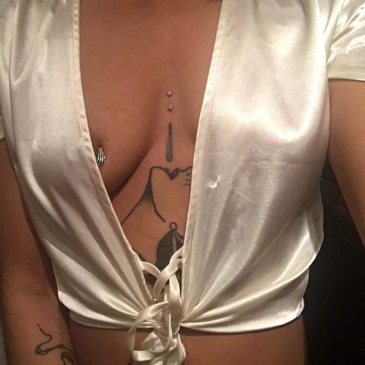 Красивый пирсинг сосков