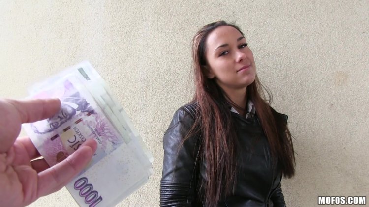 Уломал за деньги чешку