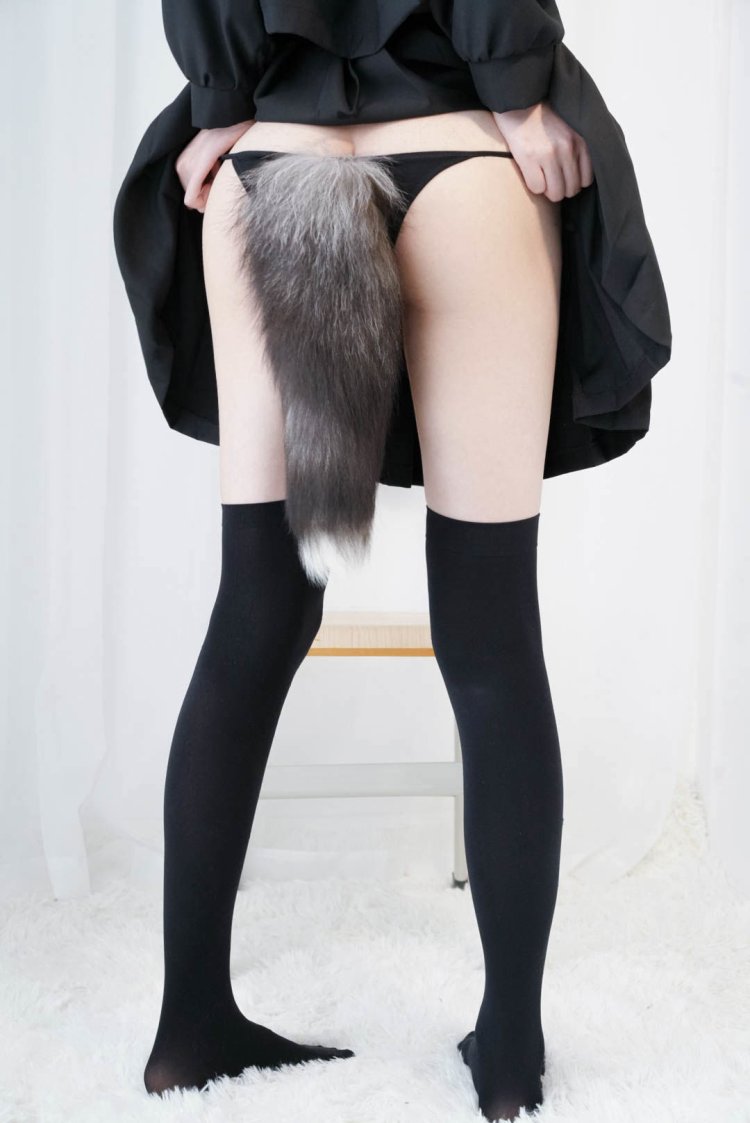 Девушка с хвостом