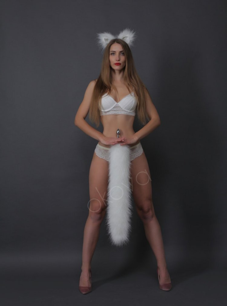 Девушка с анальным хвостиком