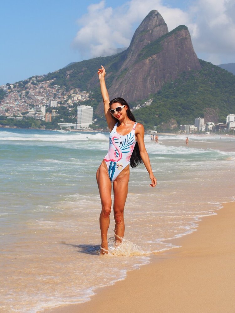 Горячие жительницы Рио-де-Жанейро на пляже