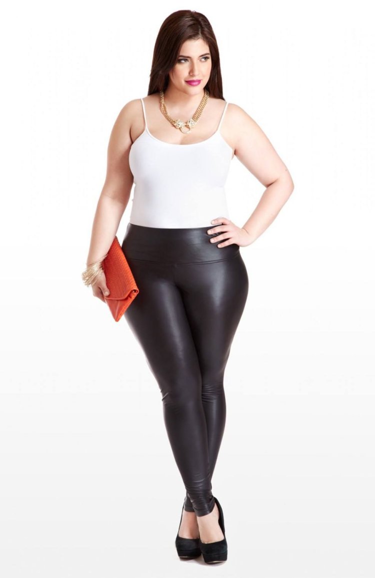 Полные женщины в леггинсах