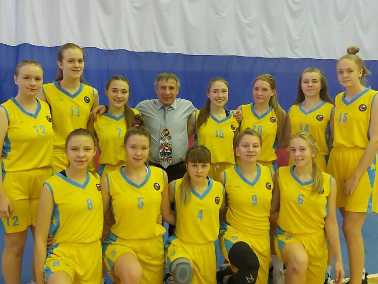 Команда девушек желтый