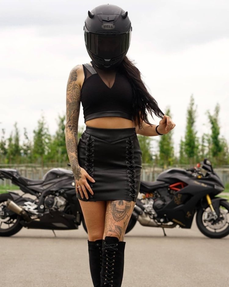 Байкерши с юбками