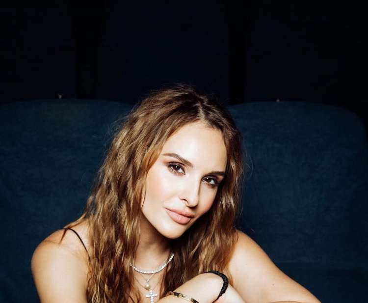 София Каштанова ноги