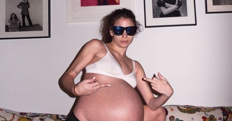 Огромные животы беременных