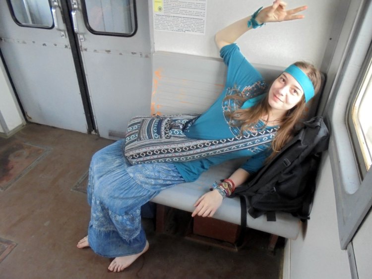 Босая в поезде
