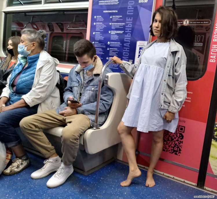 Босиком в московском метро
