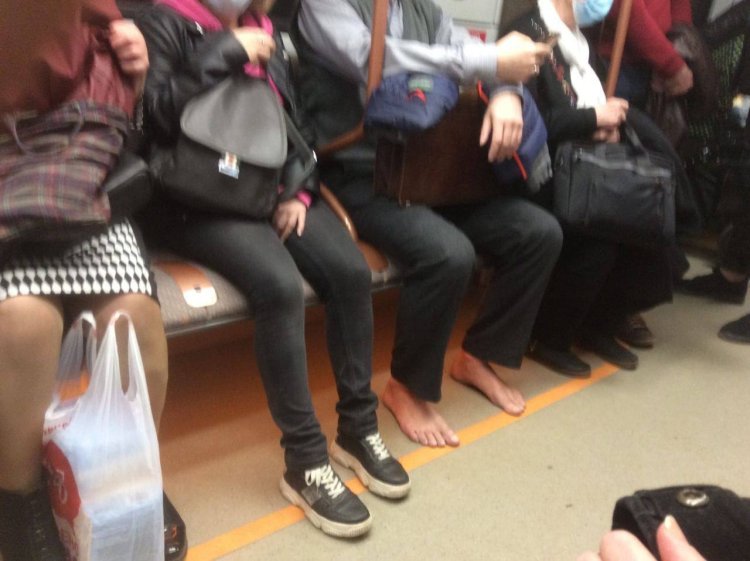Босиком в метро