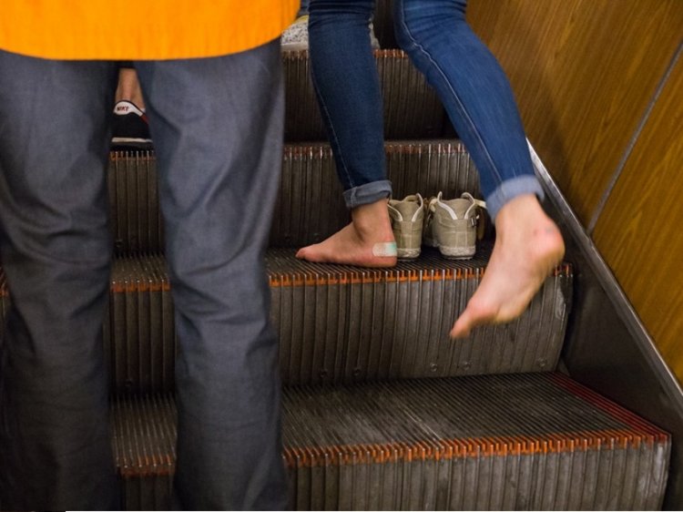 Босиком в метро