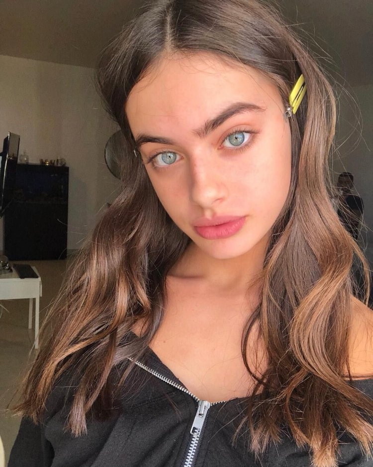 Yael Shelbia без макияжа