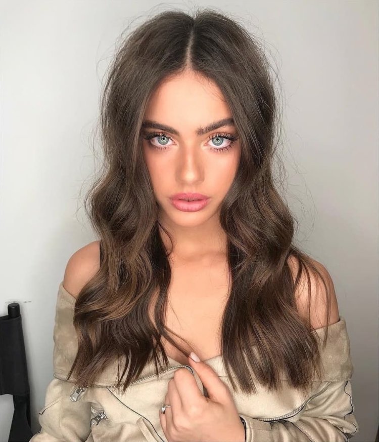 Яэль Шелбиа волосы