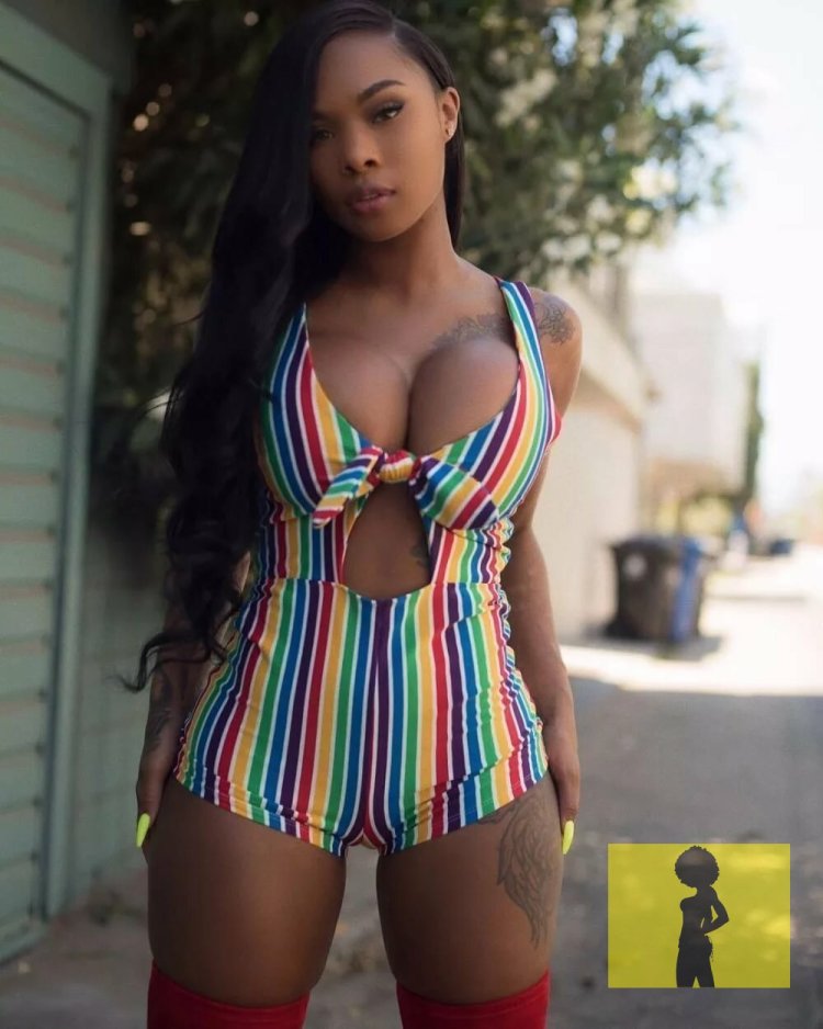 Наоми Бэнкс с широкими бедрами