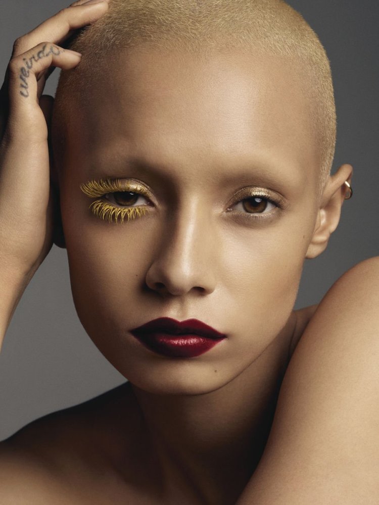 Лысая с челкой