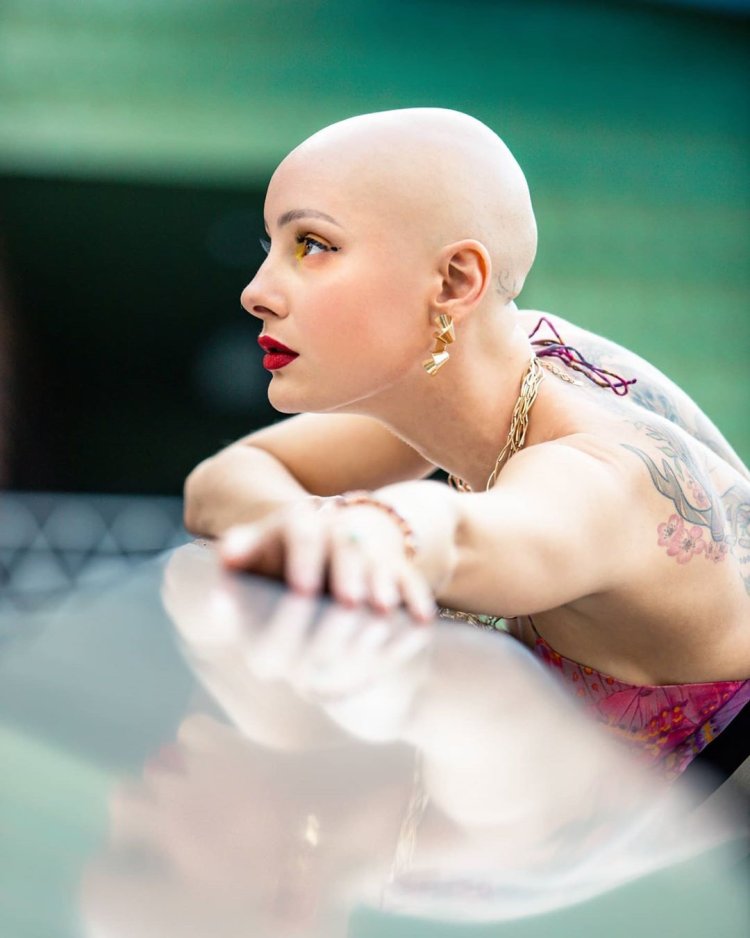 Мия Бойко налысо