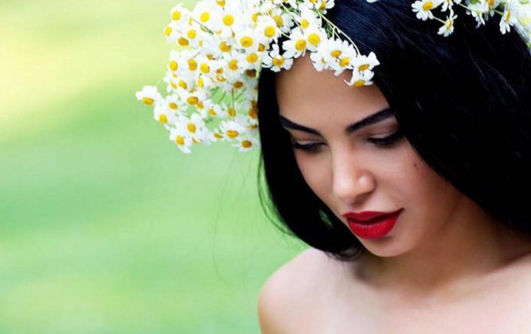 Грузинка с цветами