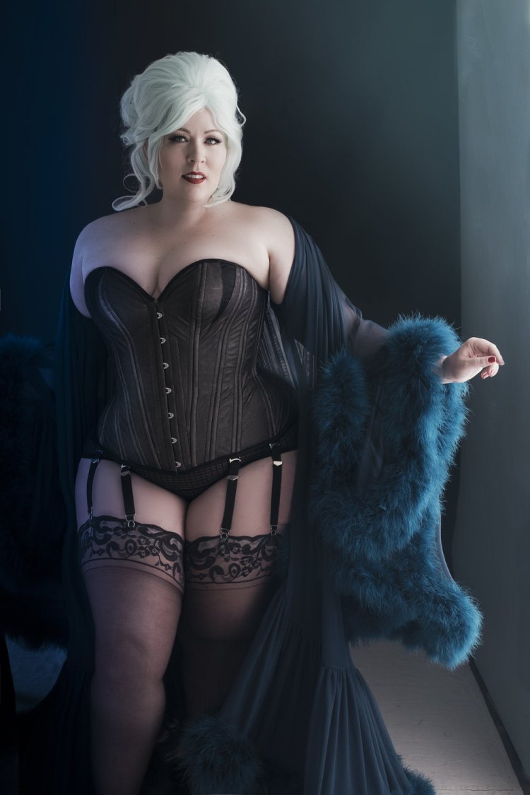 Плюс сайз Николь Симон