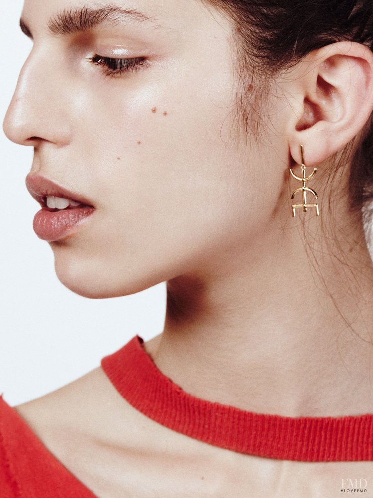 Красивые девушки с горбинкой на носу