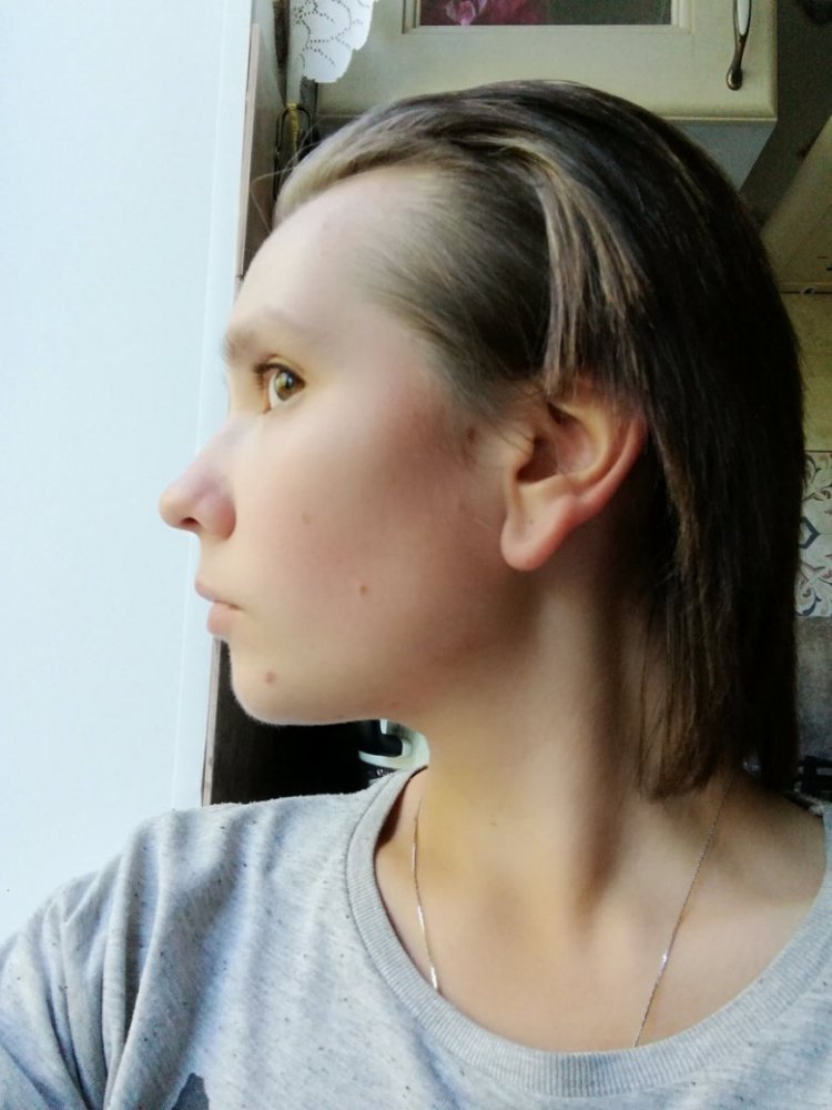 Красивые девушки с горбинкой на носу