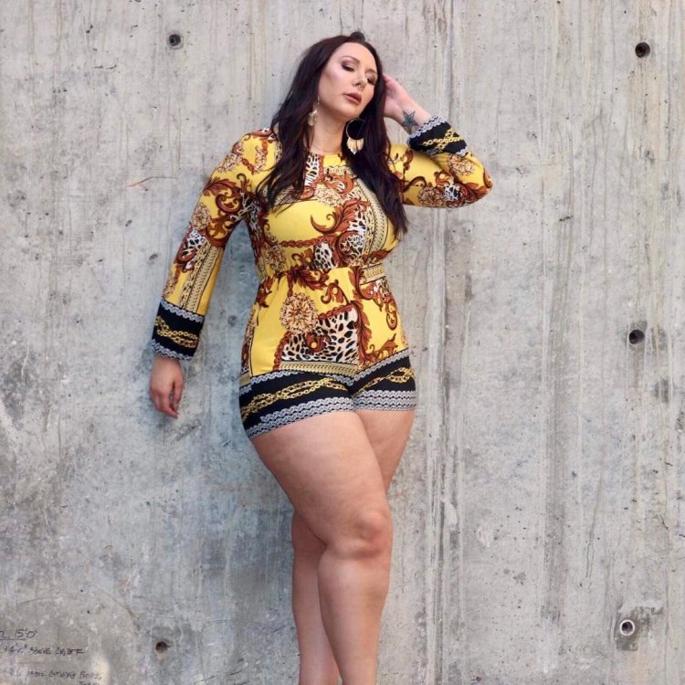 Amber curve — модель Plus-Size