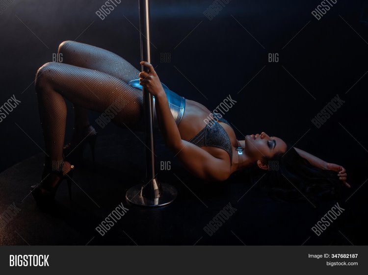 Стриптизерша Джулия Кристал