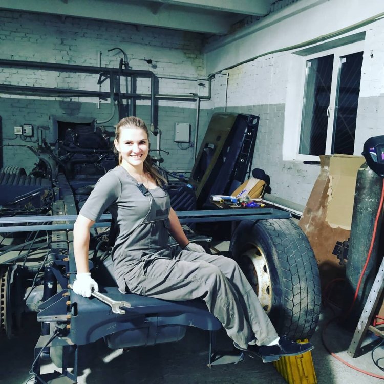 Анна Атанова дальнобойщица