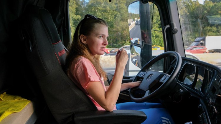 Дальнебойщица Анна Атанова