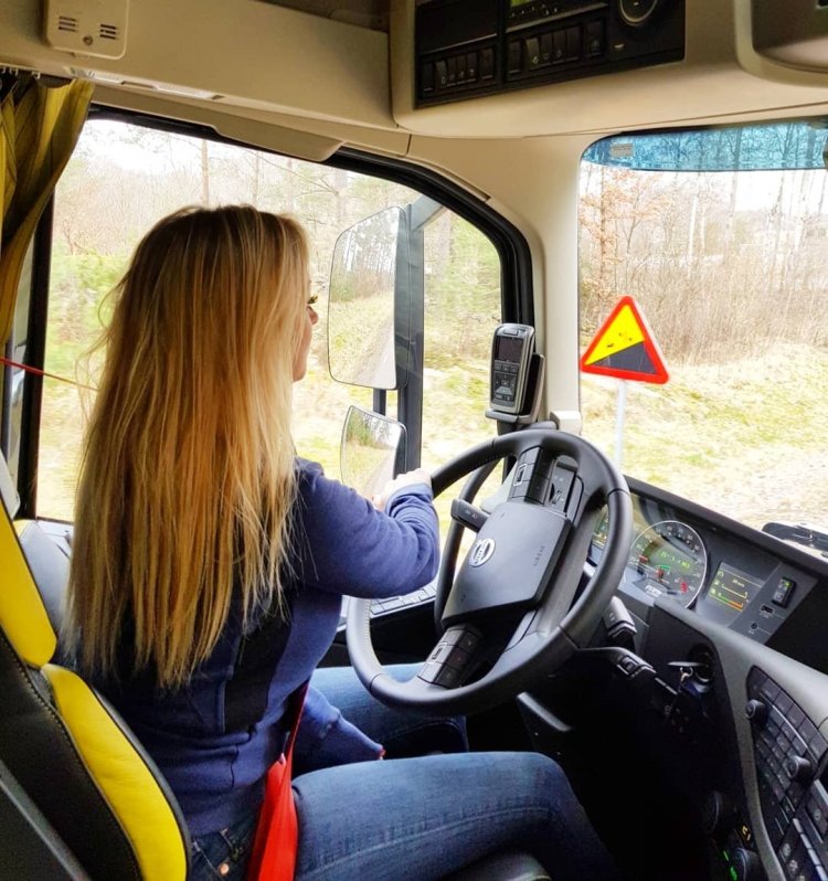 Анжелика Ларссон дальнобойщица