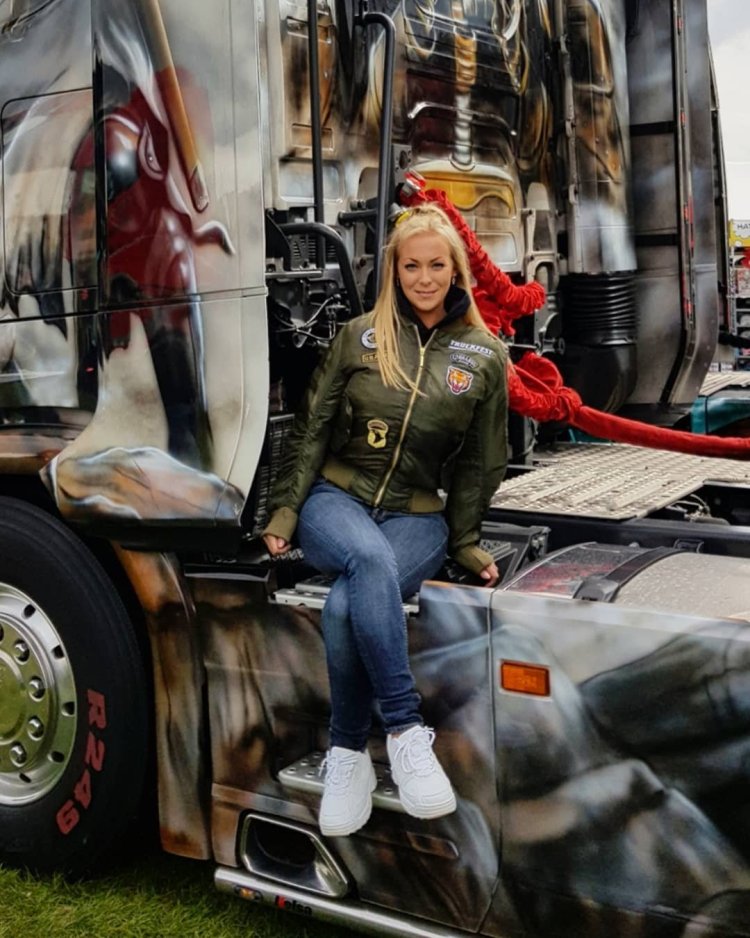 Анжелика Ларсен Швеция