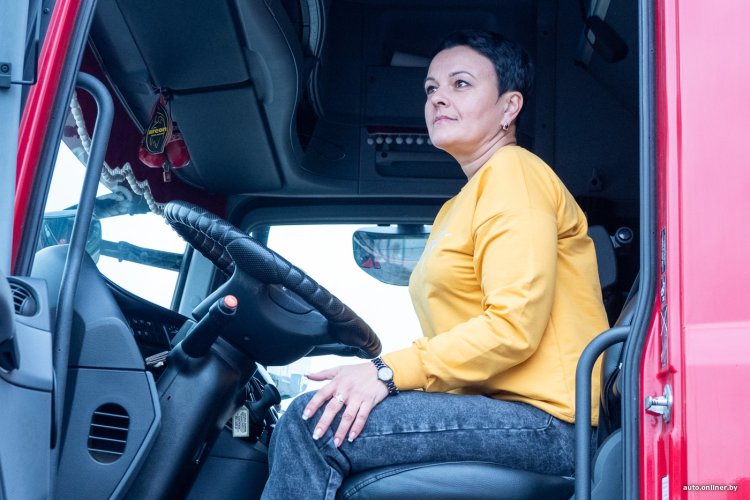 Анна Атанова дальнобойщица